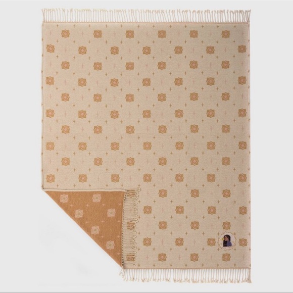 Disney Wish Throw & Accent Pillow Bundle - Picture 2 of 4